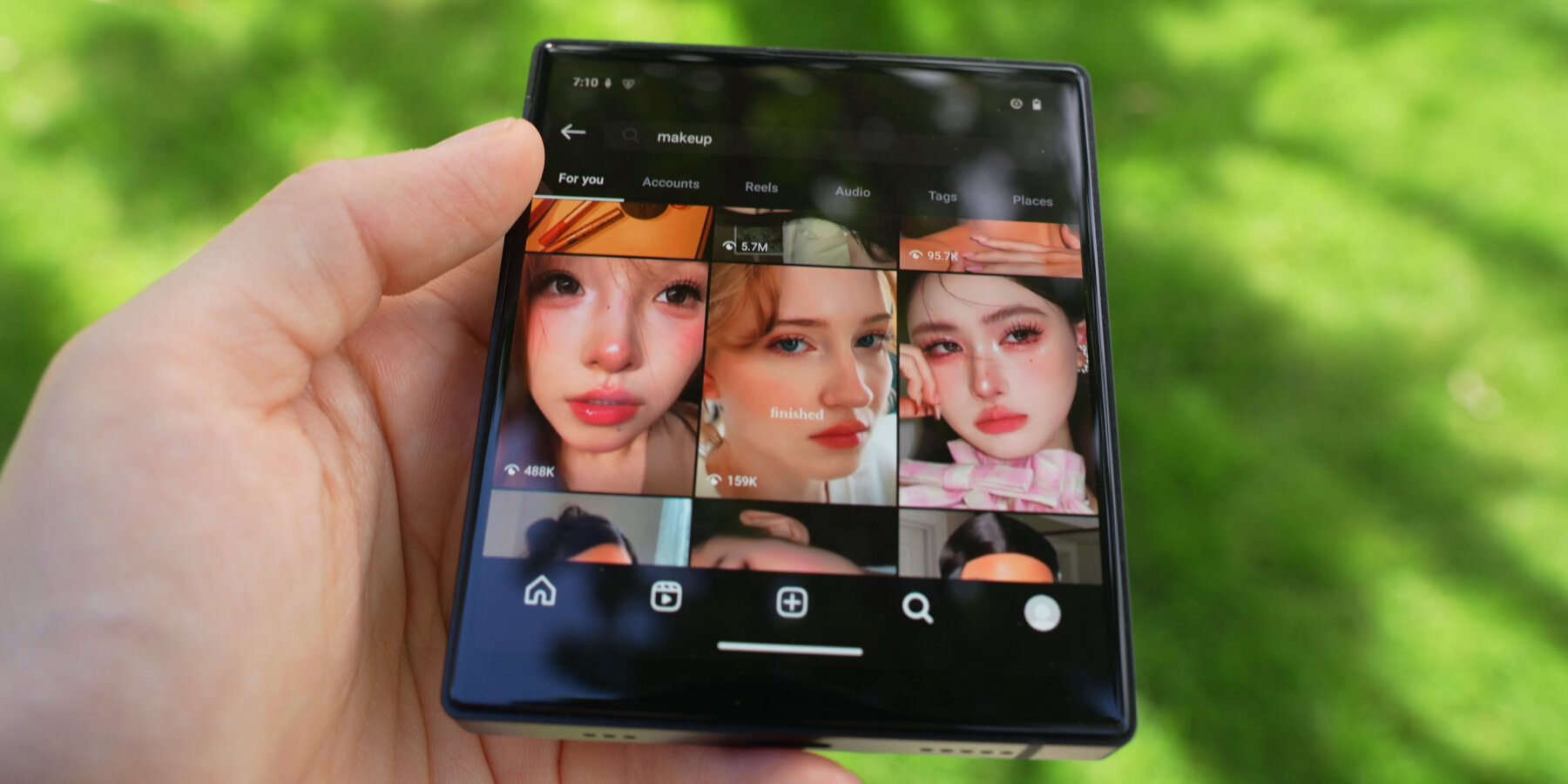 iKKo-mindone-card-sized-smartphone-detachable-keyboard-rotatable-camera-designboom-ban