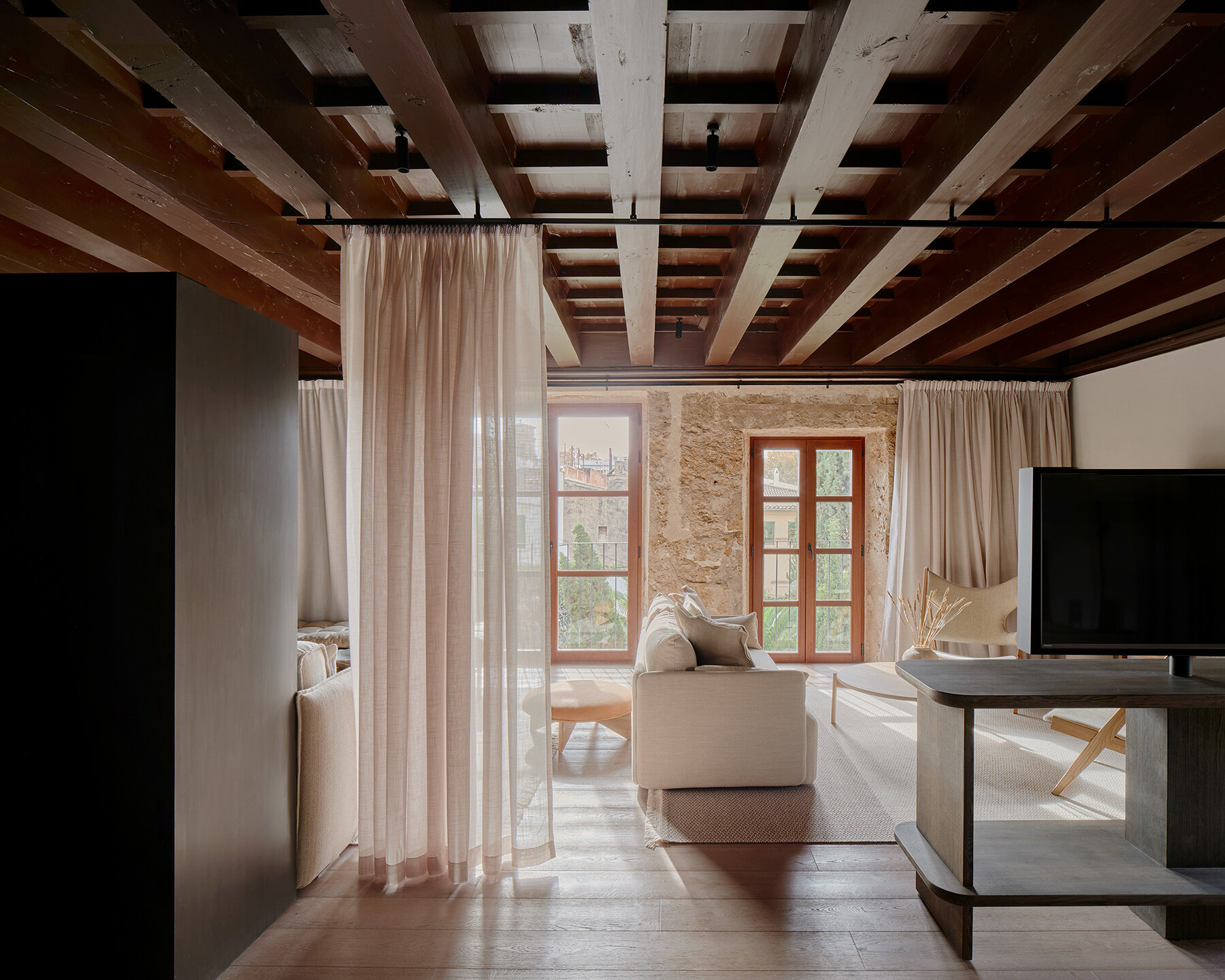 jordi-herrer-campo-arquitectos-hotel-nobis-palma-renovation-designboom-08a