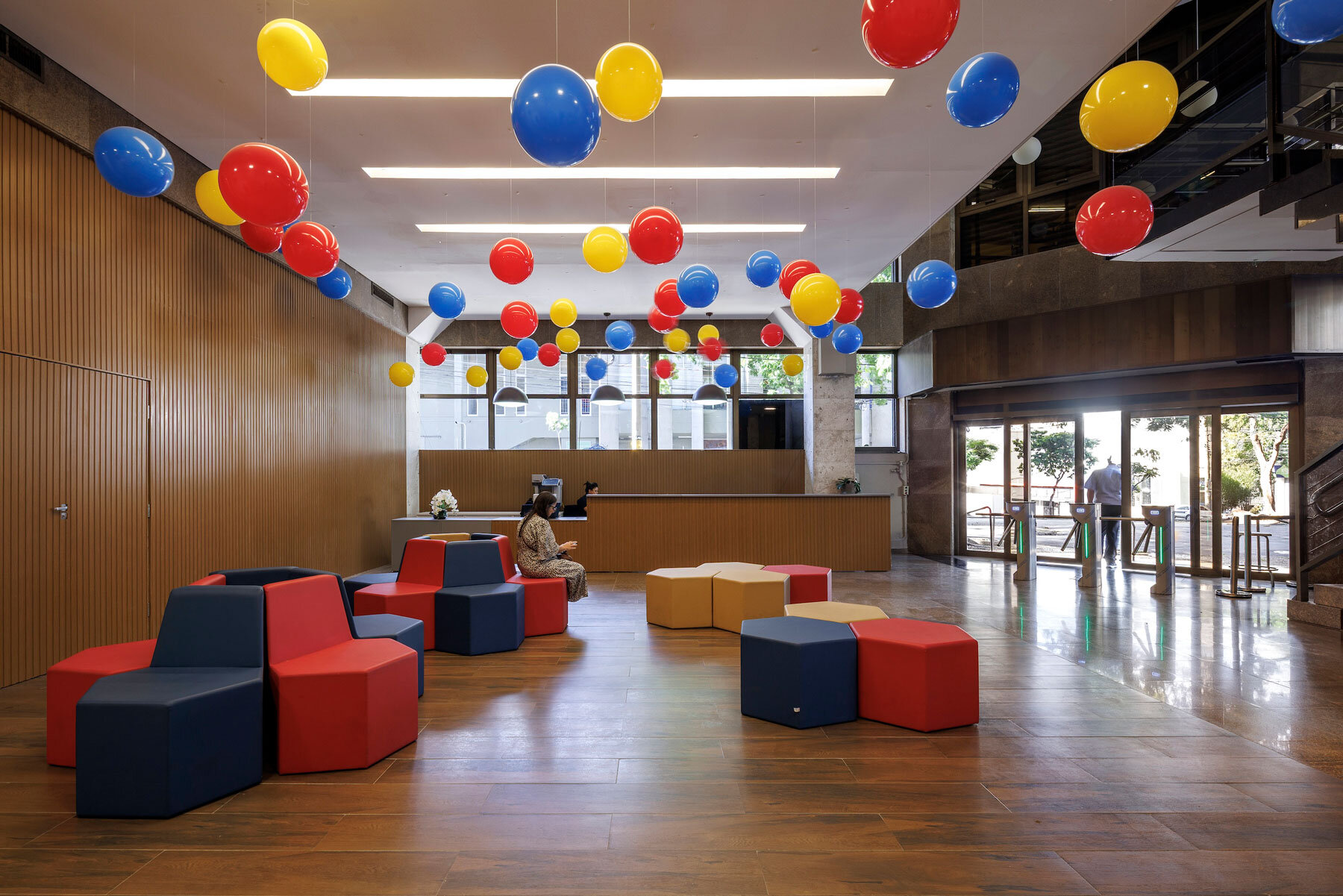 magnum-lourdes-college-biri-chico-albano-brazil-designboom-1800-3