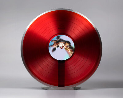 miniot’s upright wheel 3 spins and plays vinyl records using light instead of magnets or coils