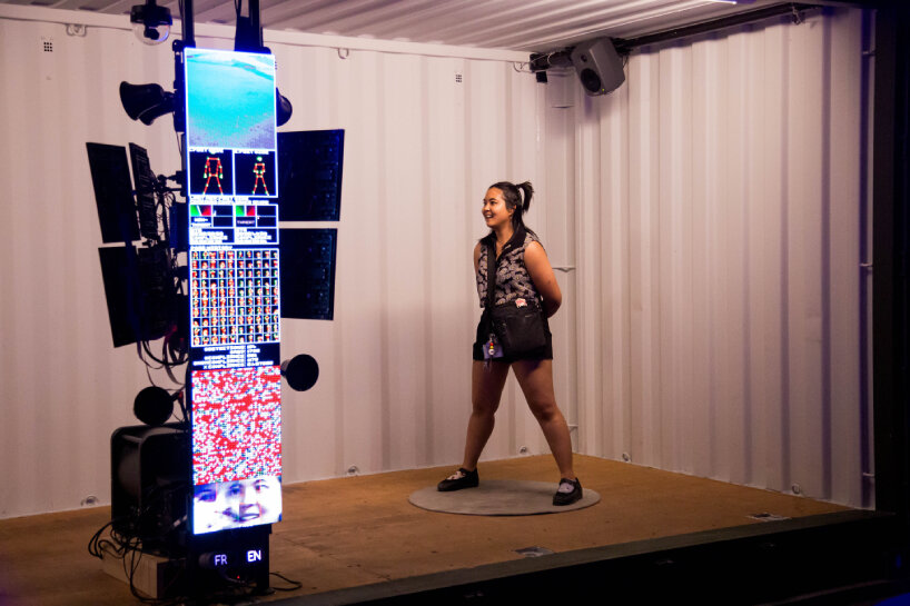 Instalación de arte de la aldea digital