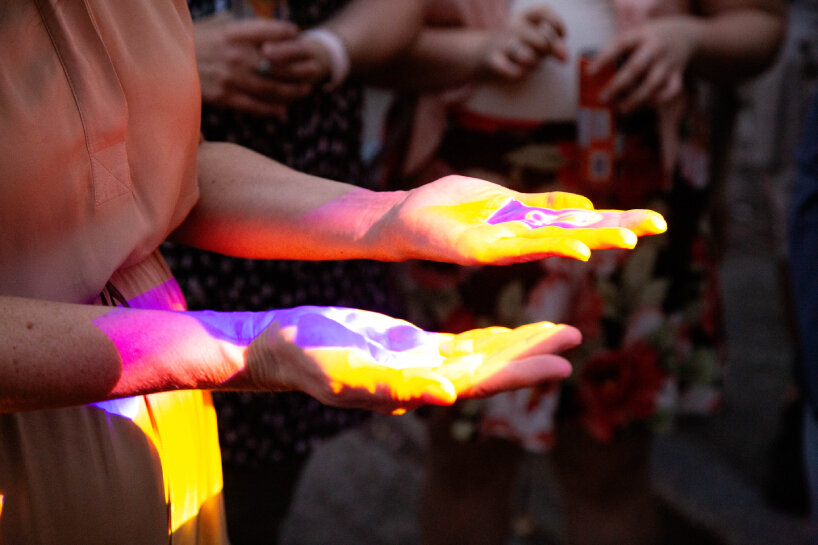 Instalación de arte de la aldea digital