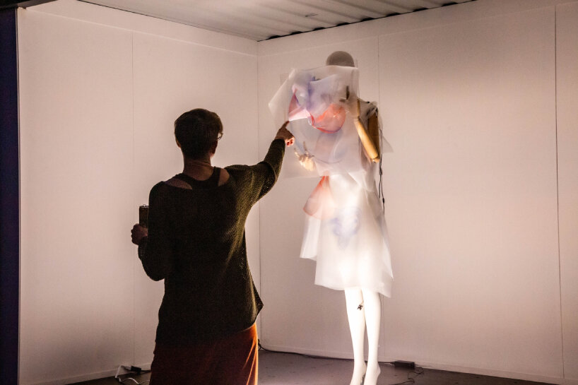 Instalación de arte de la aldea digital