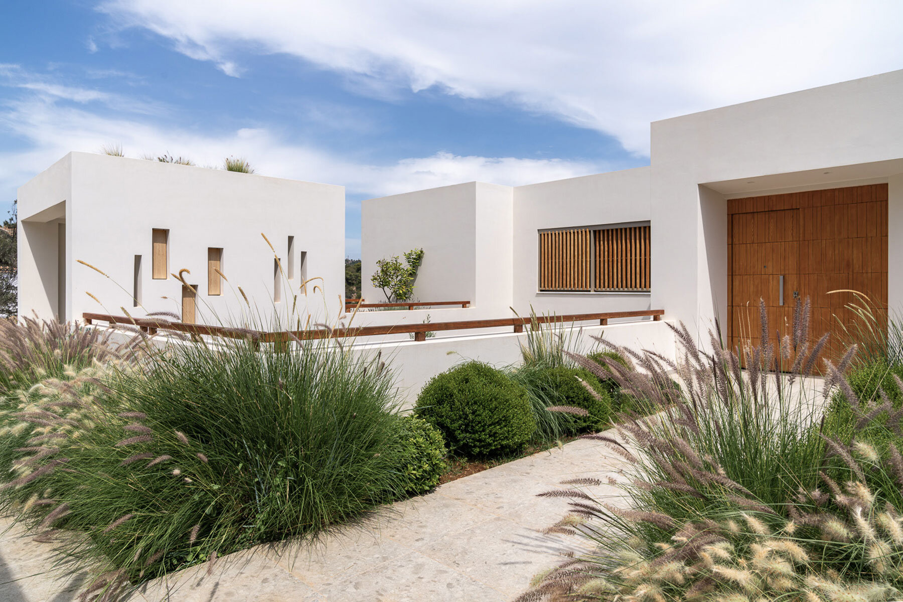 pieris-architects-layered-stone-plaster-residence-greek-hillside-casa-incognita-designboom-1800-3