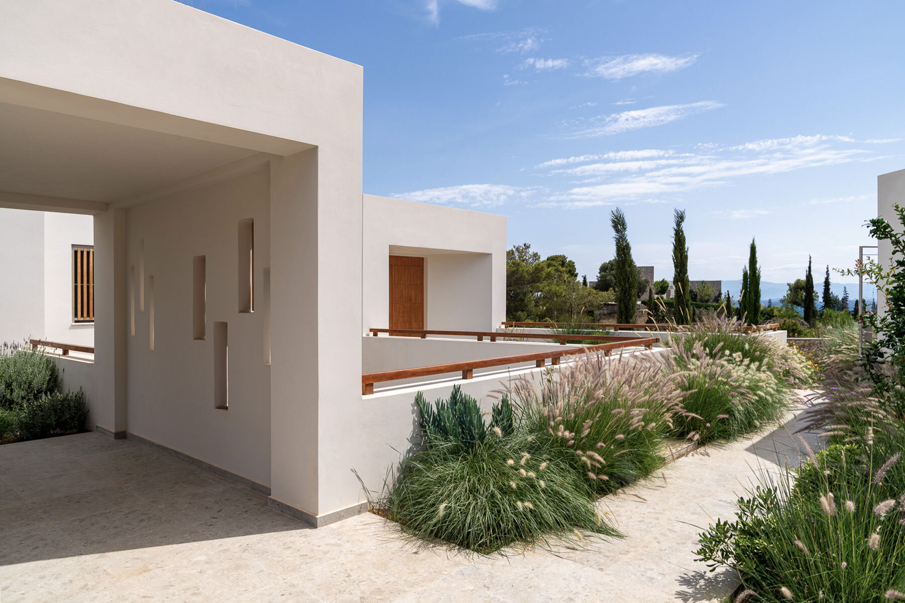 pieris-architects-layered-stone-plaster-residence-greek-hillside-casa-incognita-designboom-1800-4