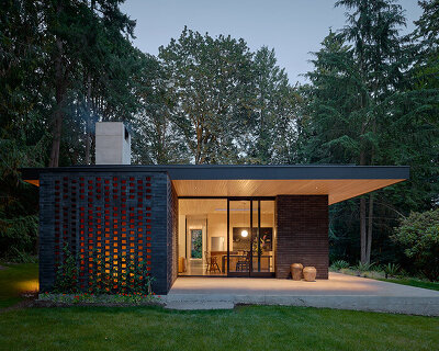 the rambler: compact dwelling by GO'C glows among pacific northwest forests