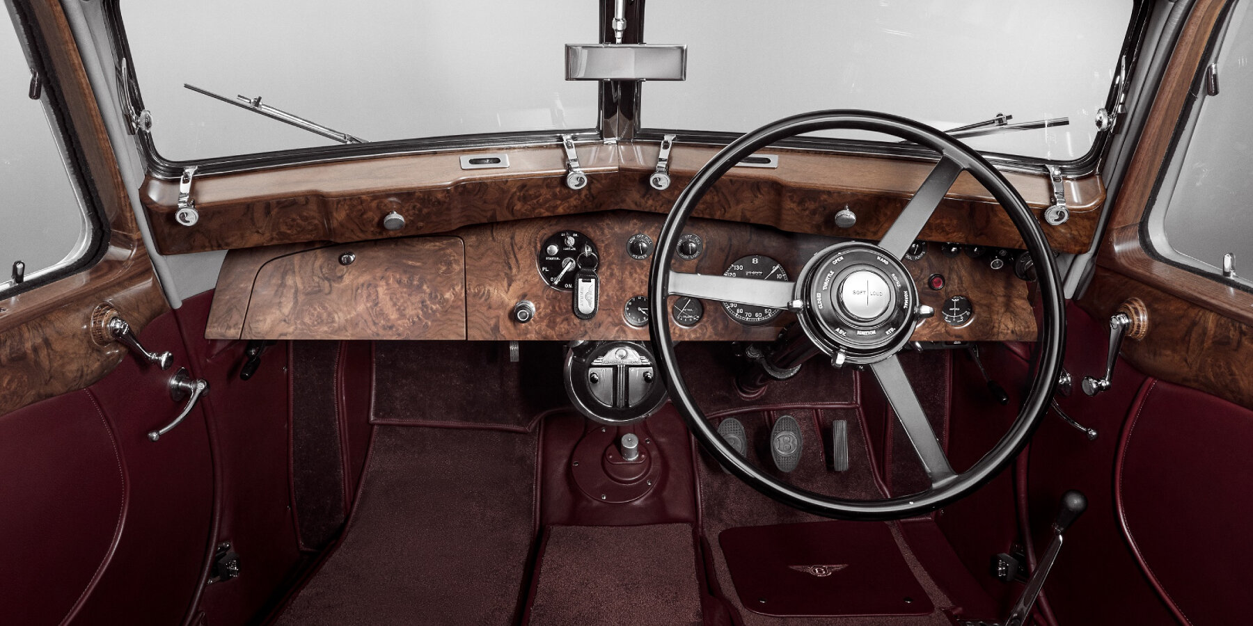 rediscovering-1939-mark-V-corniche-car-bentley-revives-mulliner-pebble-beach-concours-d’elegance-designboom-ban