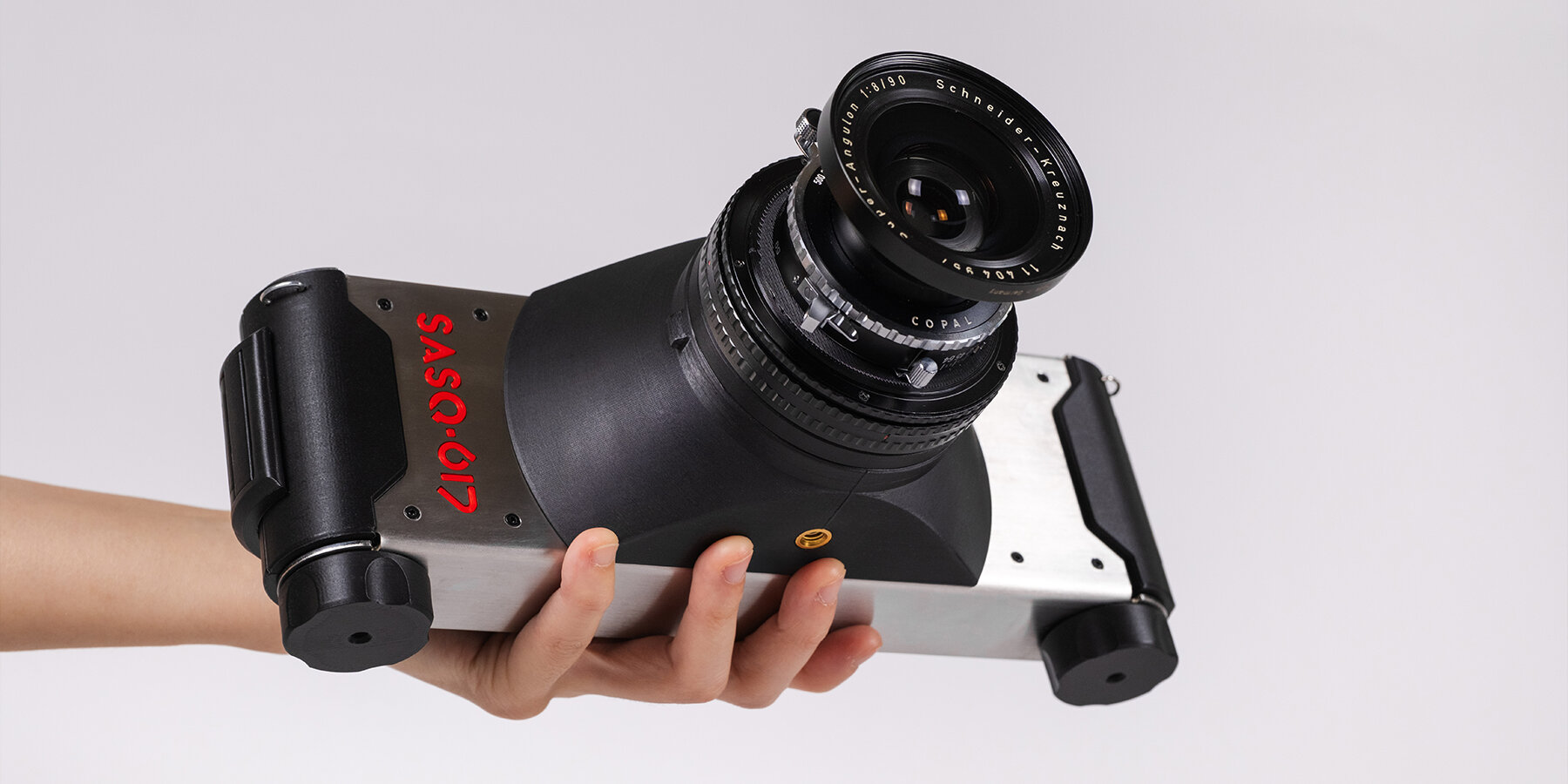 sasquatch-617-panoramic-film-camera-designboom-1800-2