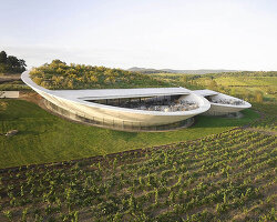 hungarian winery 'sauska tokaj' sculpted by BORD with monumental lens-shaped design