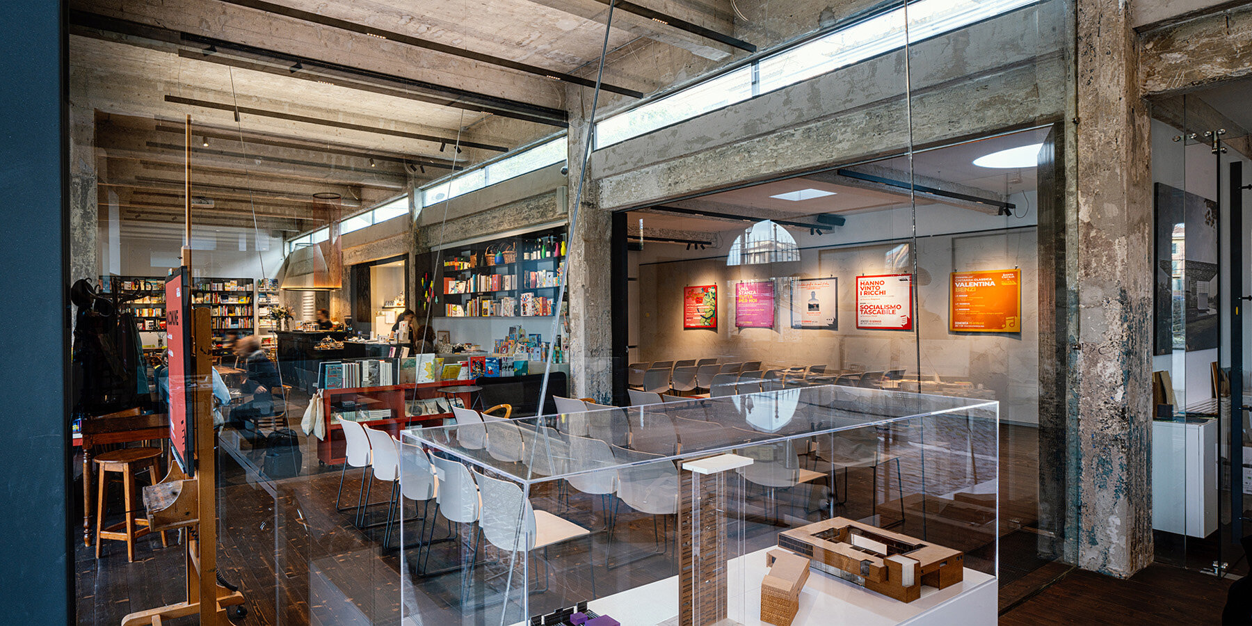 schiattarella-associati-shell-libreria-bistrot-rome-italy-designboom-full01