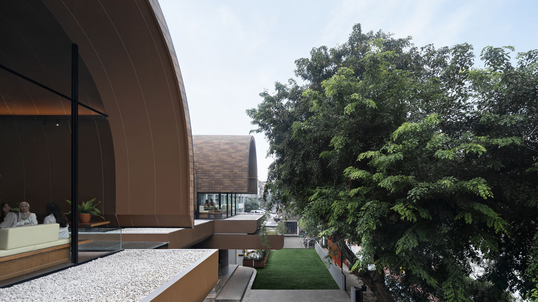 shelters-on-slope-ss-garden-rad-ar-commercial-garden-jakarta-indonesia-designboom-1800-2