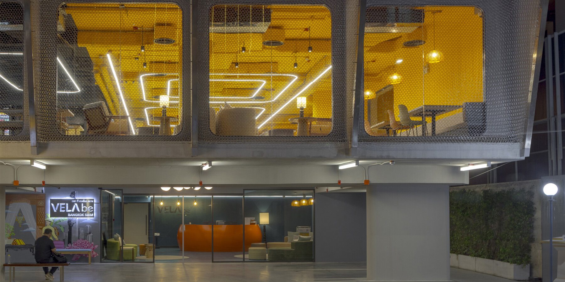 shimmering-chain-link-facade-aswa-bangkok-hotel-traditional-thai-houses-designboom-large01