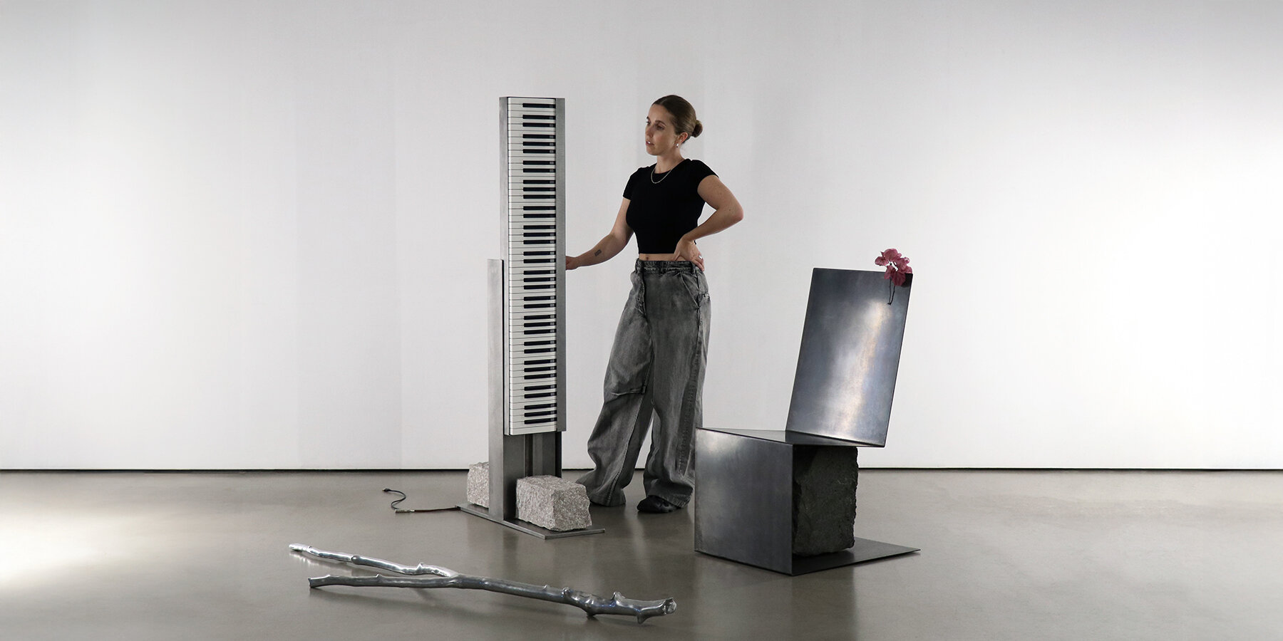 steel-stone-piano-v2-batten-kamp-henry-chu-instrument-sculpture-monolith-designboom-1800-2