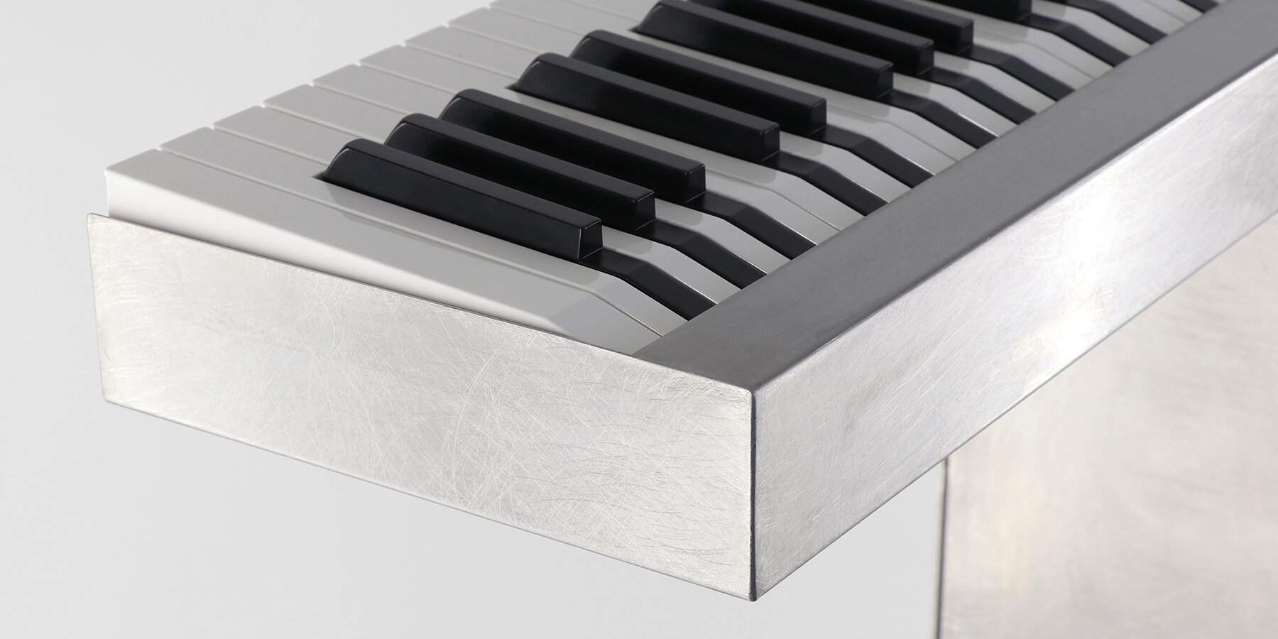 steel-stone-piano-v2-batten-kamp-henry-chu-instrument-sculpture-monolith-designboom-1800-3