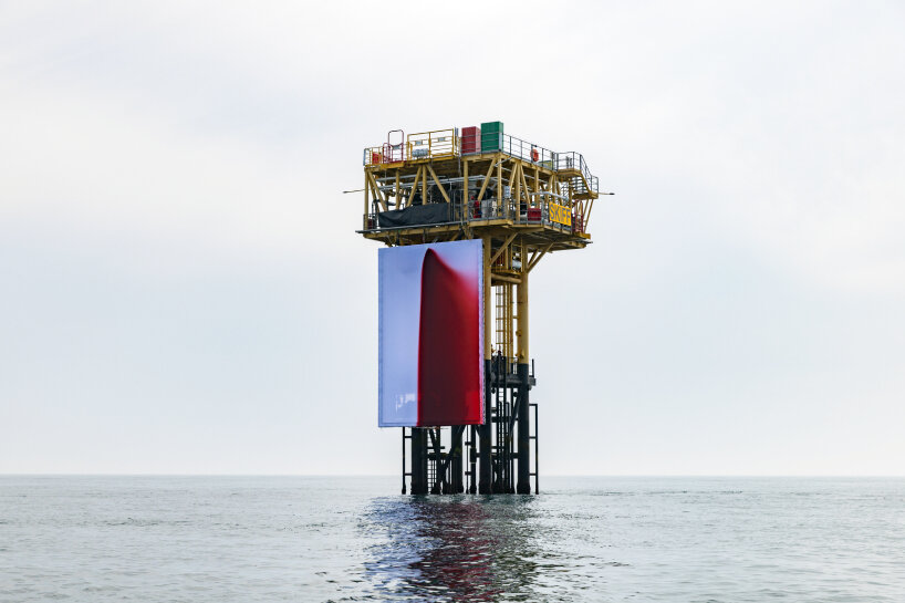 the mounting system secures the canvas to the platform structure using industrial fastening hardware