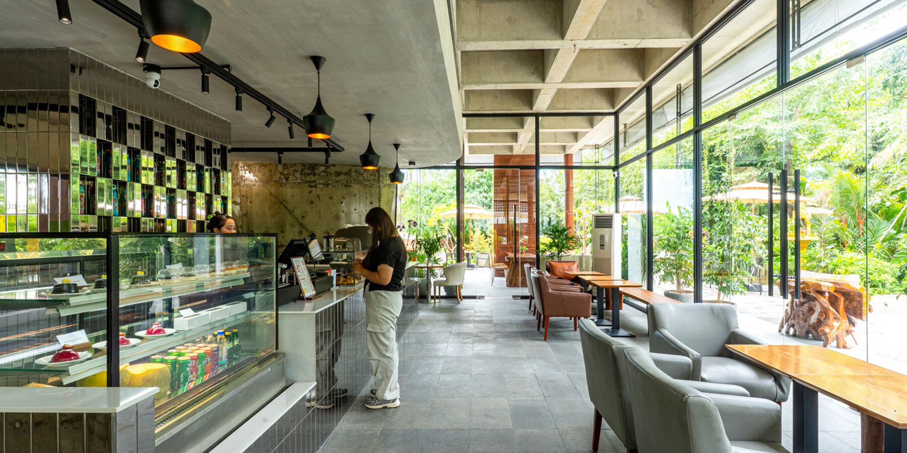 unfinished-concrete-structure-nature-filled-tropical-cafe-cambodia-designboom-full-02