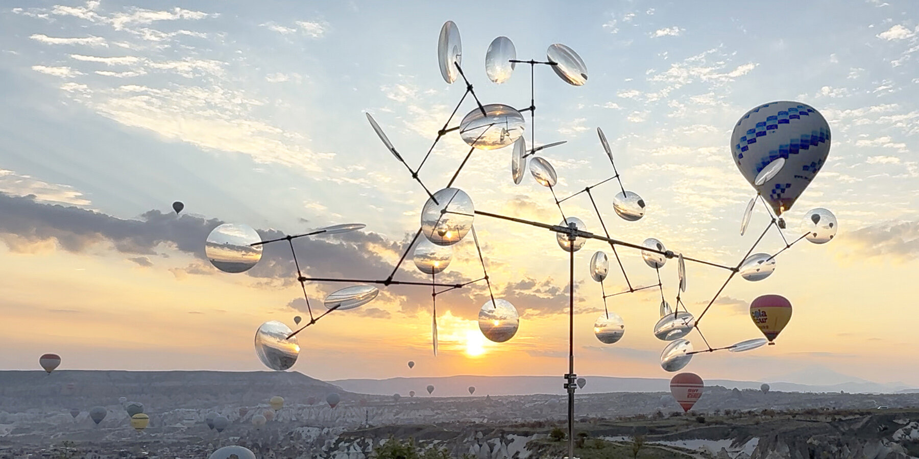 vincent-leroy-floating-lenses-kinetic-sculpture-optical-mobile-cappadocia-designboom-1800-3