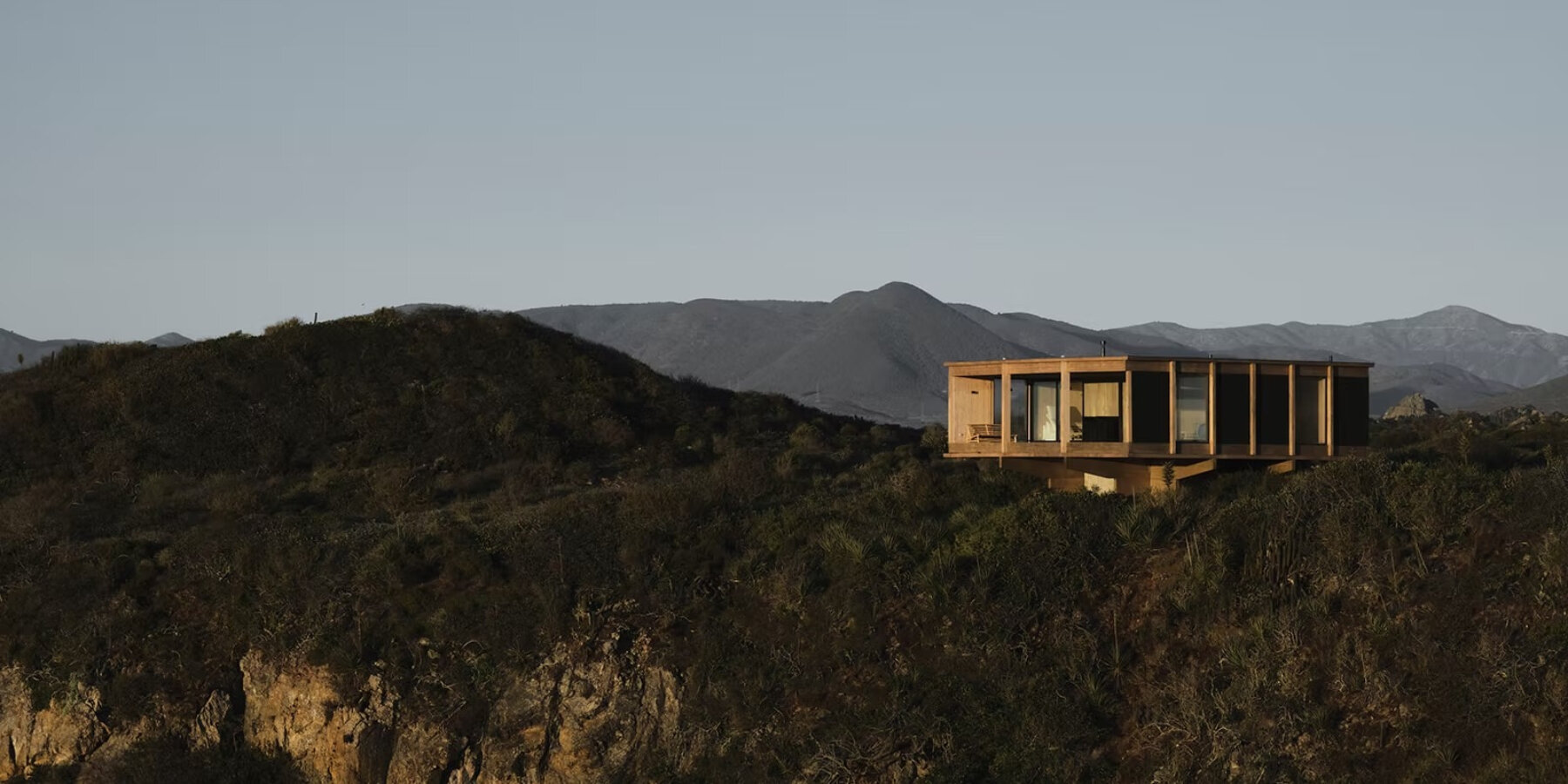 wooden-beams-concrete-spiral-staircase-lote-studio-casa-CG-chile-designboom-ban
