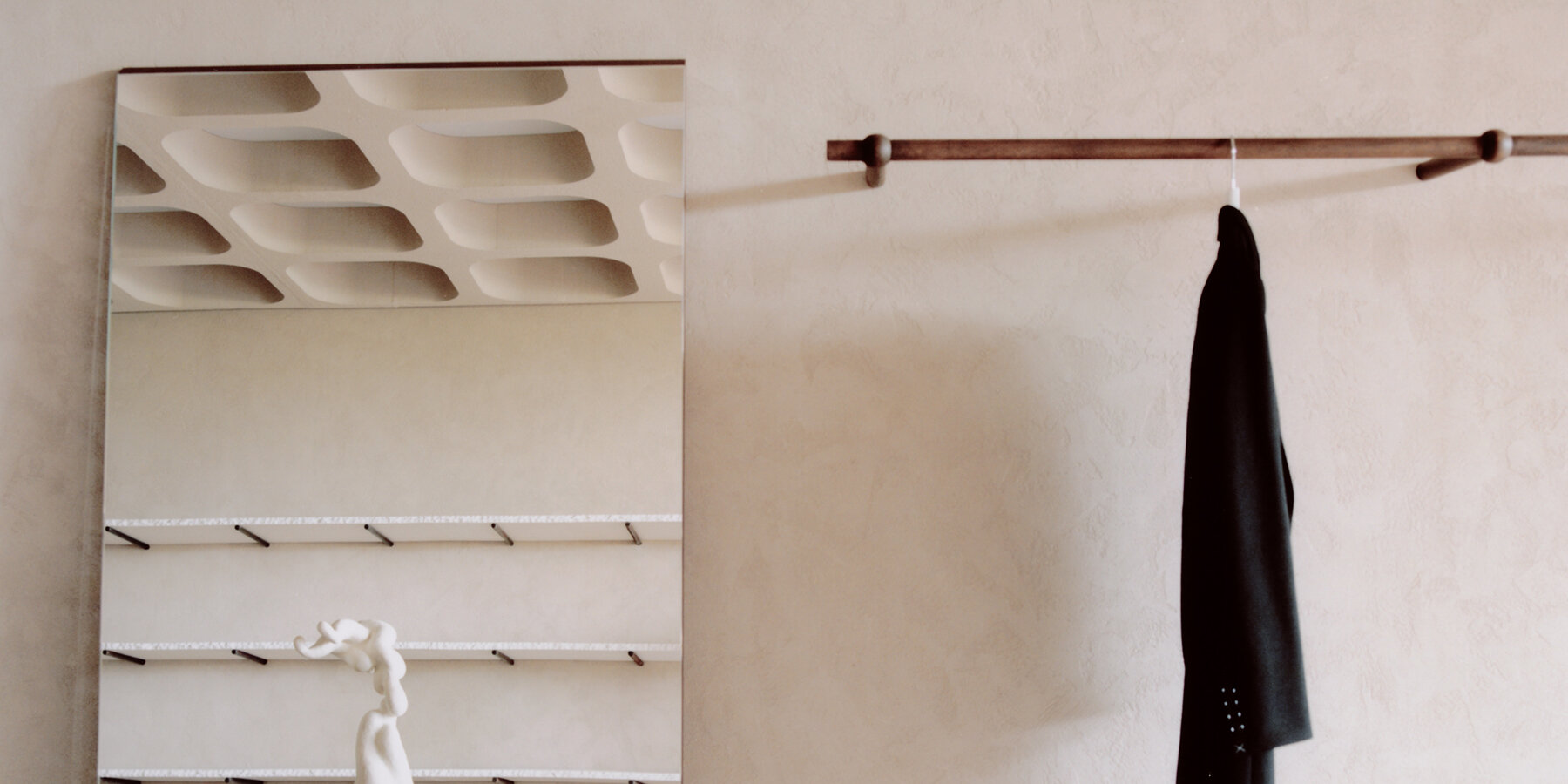 zimmer-studio-es-more-palma-dual-retail-space-designboom-1800-3