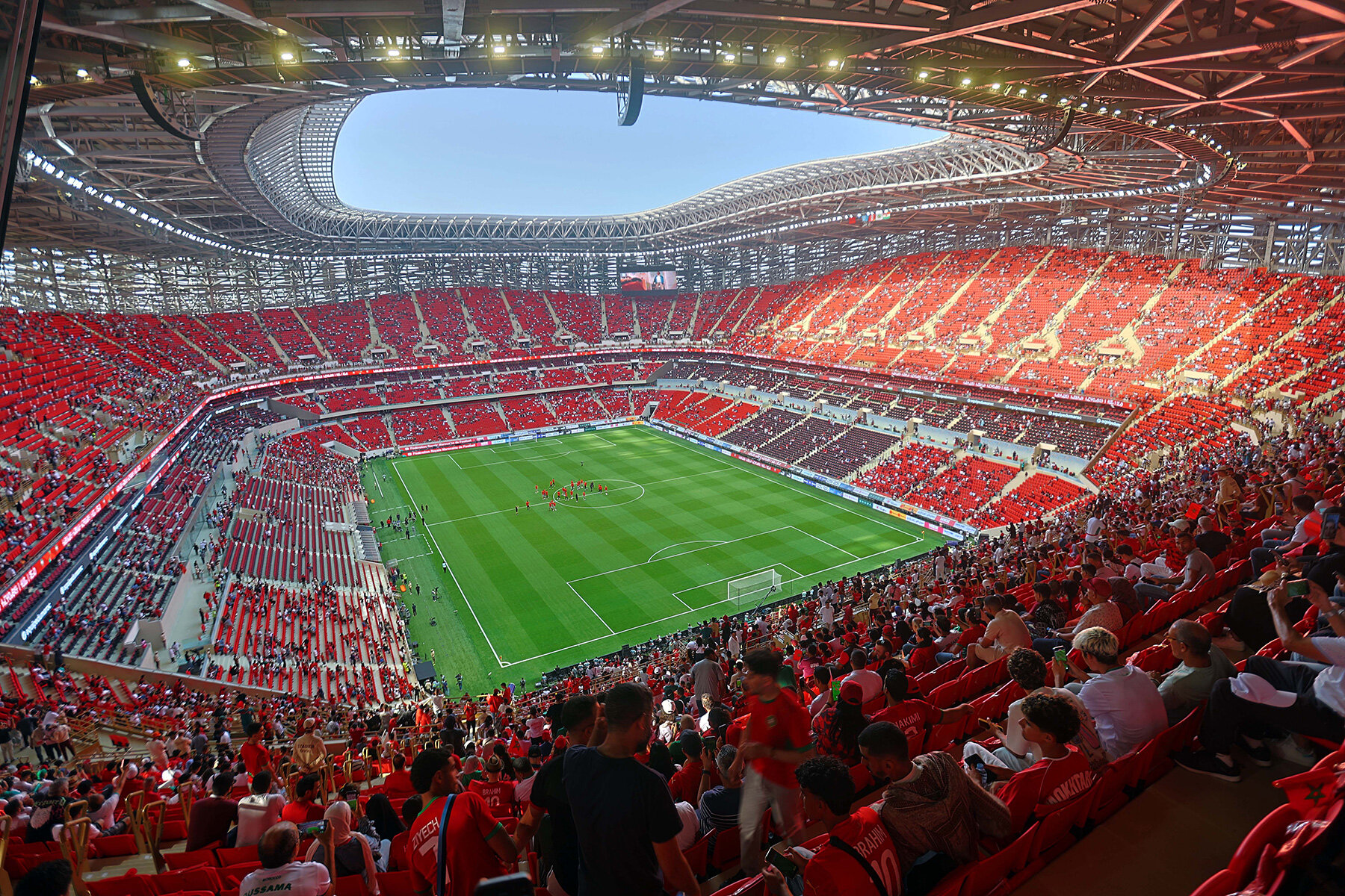 19200-golden-triangles-luminous-facade-populous-stadium-morocco-oualalou-choi-oplusc-designboom-01