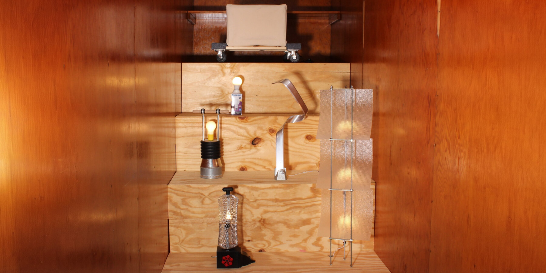 NUTS+BOLTS-exhibition-NYC-hardware-store-supplies-DIY-chairs-tables-lamps-designboom-ban