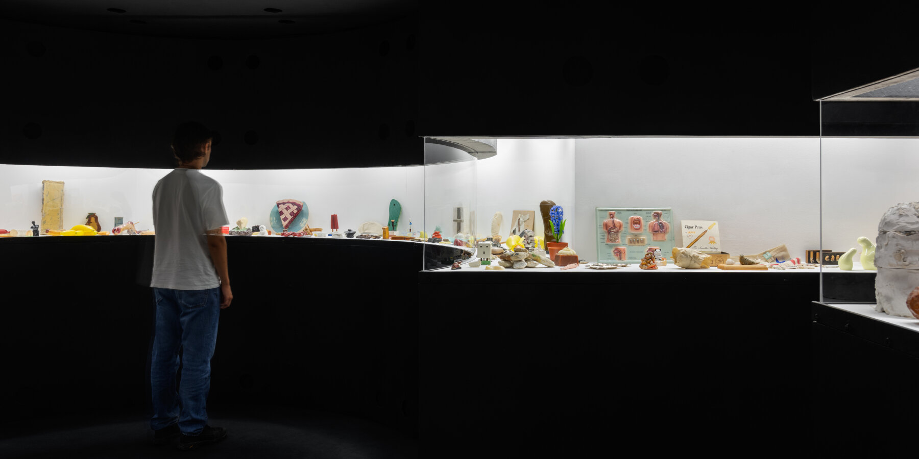 alex-da-corte-homage-claes-oldenburg-mouse-museum-milan-fondazione-prada-designboom-ban2
