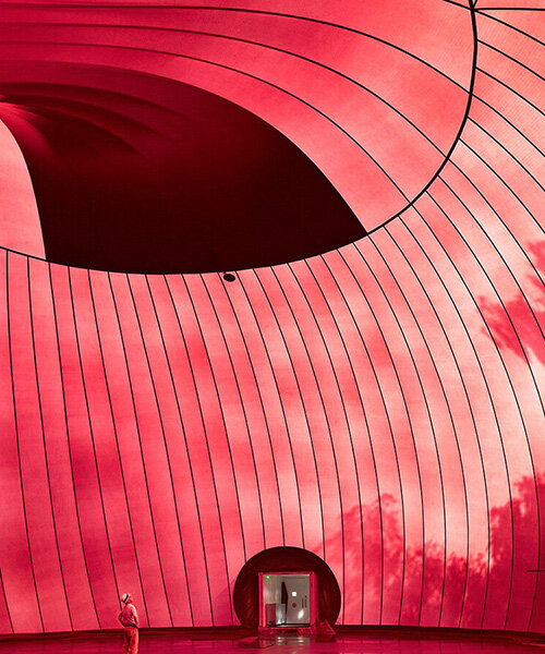 anish kapoor and arata isozaki's inflatable 'ark nova' concert hall rises in switzerland