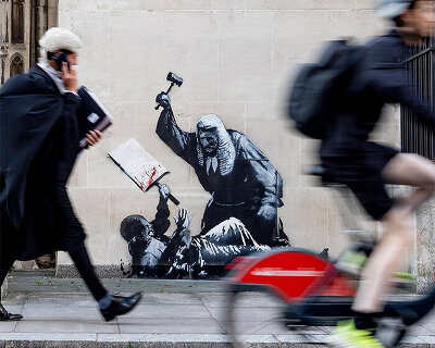 banksy returns with judge-and-protester mural at london's royal courts of justice