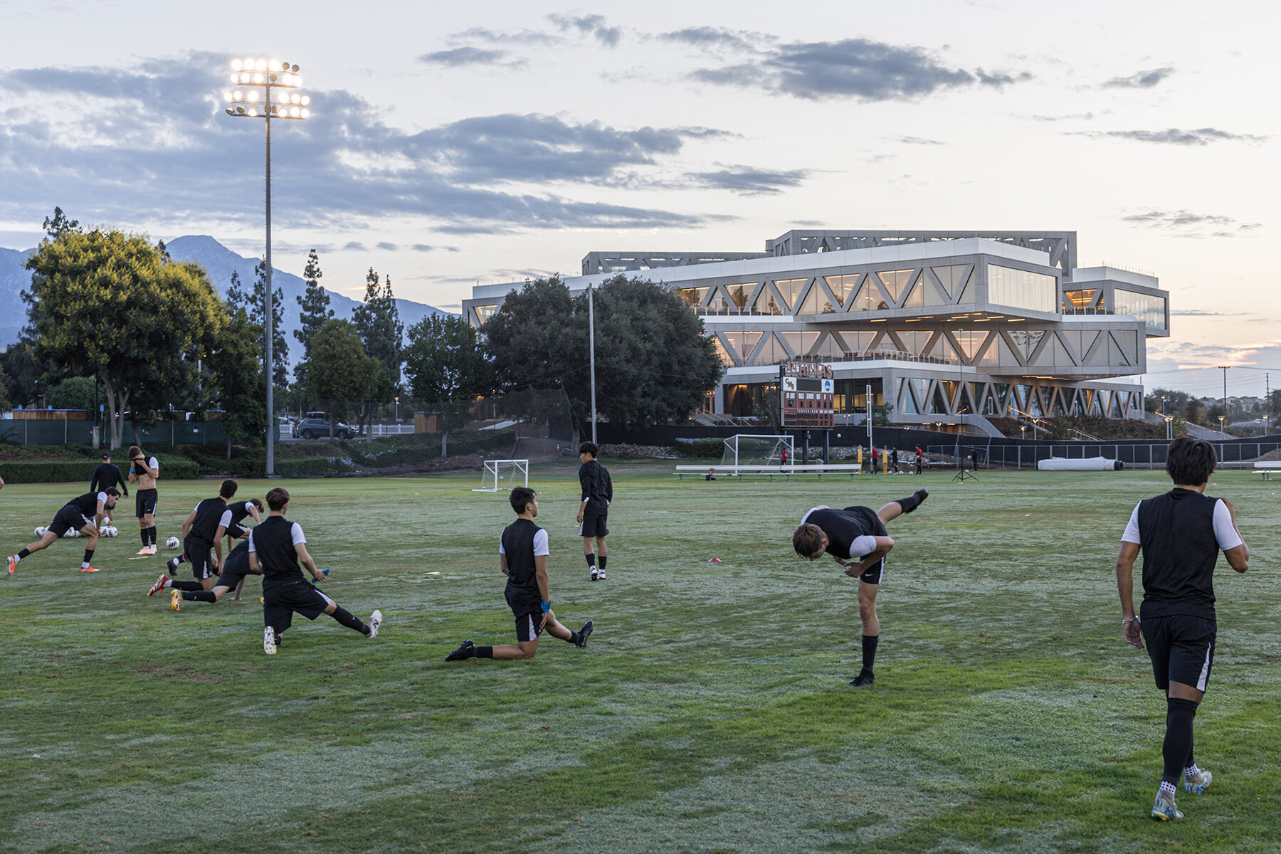 bjarke-ingels-group-BIG-claremont-mckenna-college-robert-day-sciences-center-designboom-08a