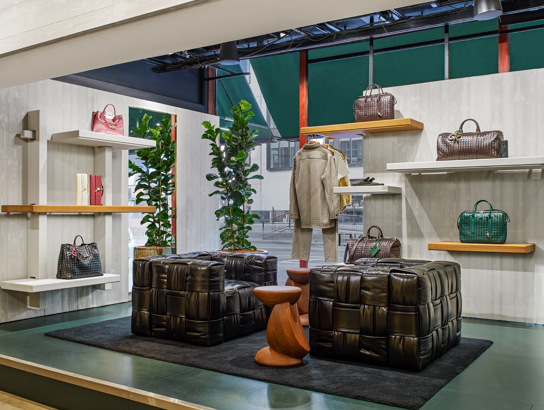 bottega-veneta-50-years-signature-weave-harrods-pop-up-london-designboom-large01