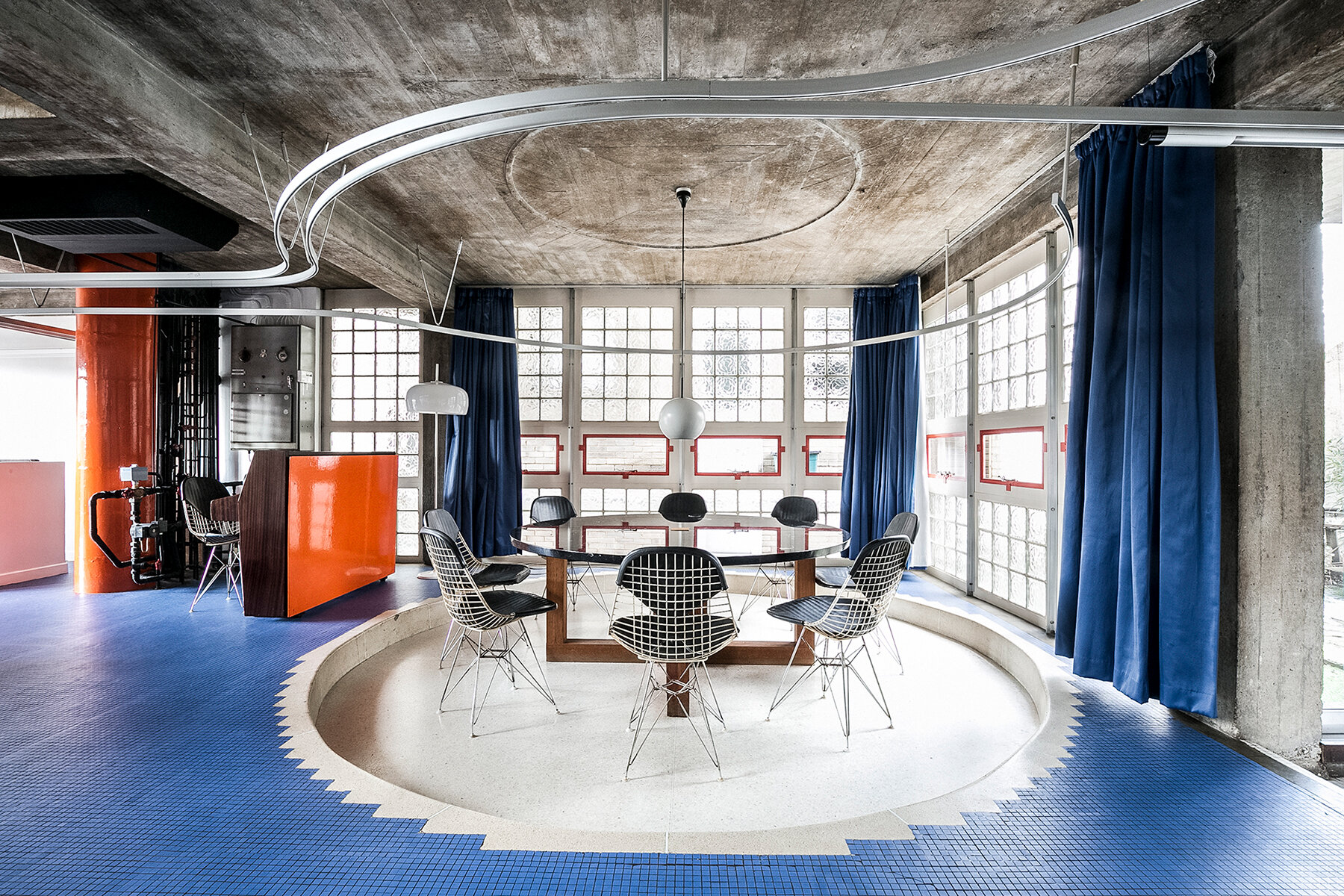 brutalist-interiors-hidden-life-concrete-facades-across-globe-blue-crow-media-designboom-full-02