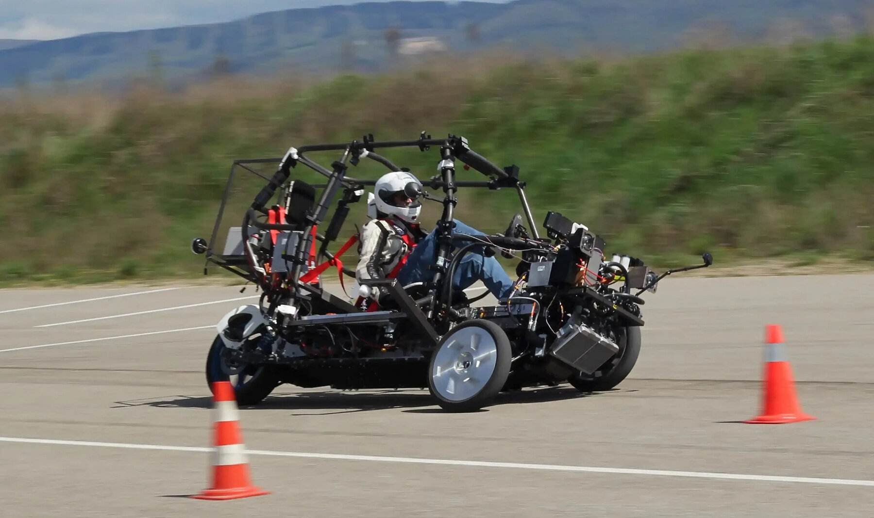 cixi-vigoz-french-pedal-car-three-wheel-designboom-06a