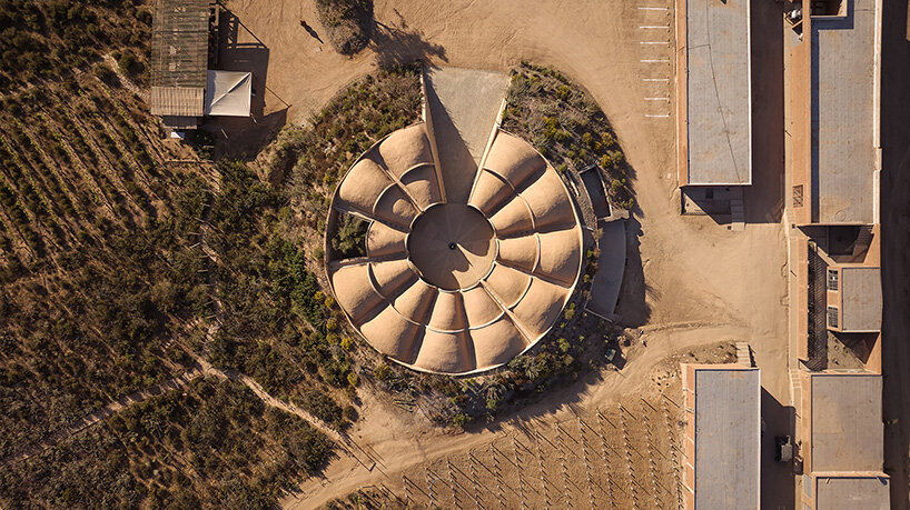 Paredes de concreto Ronda `` pictograma '' bodega alrededor del jardín impulsado por agua de lluvia mexicana