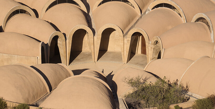 Paredes de concreto Ronda `` pictograma '' bodega alrededor del jardín impulsado por agua de lluvia mexicana
