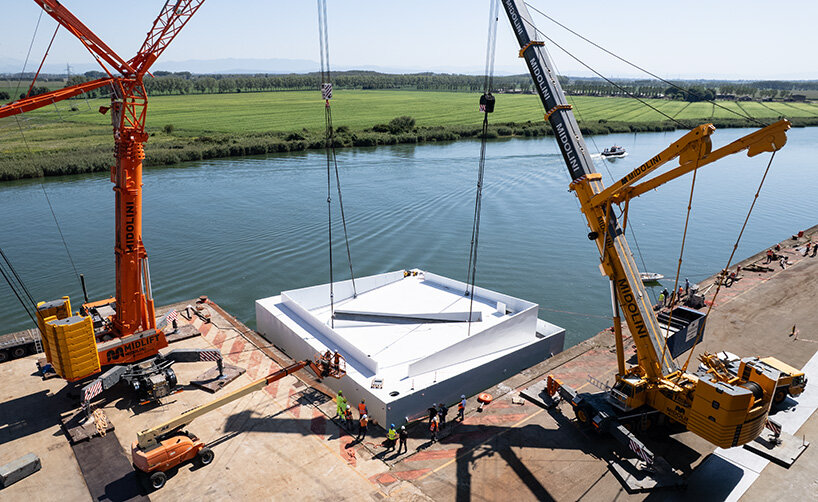 carlo ratti & höweler + yoon launch floating cultural plaza in venice ahead of brazil's COP30