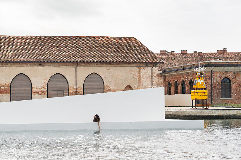 carlo ratti & höweler + yoon launch floating cultural plaza in venice ahead of brazil's COP30
