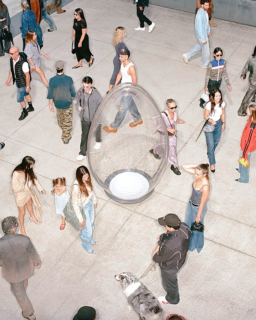 Diesel cerrado 55 SS26 Apariencia Milan Fashion Week Show Interior Transparent Huevo