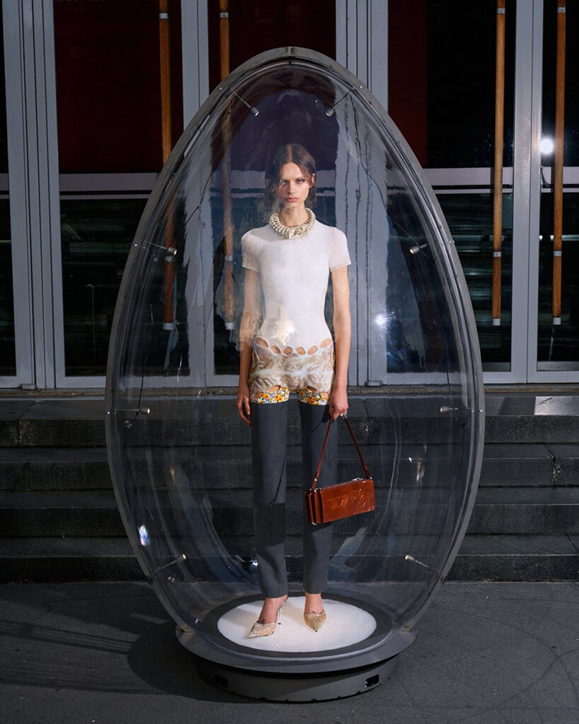 Diesel cerrado 55 SS26 Apariencia Milan Fashion Week Show Interior Transparent Huevo