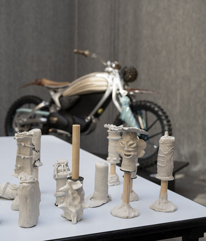 Flying Flea Land en París con paracaídas originales de la década de 1940 y clase magistral de inmersión