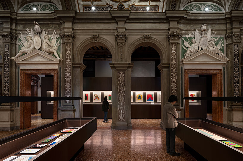 ¿Pueden las líneas y las flechas explicarlo todo? AMO/OMA Explora los gráficos de la Fundación Prada