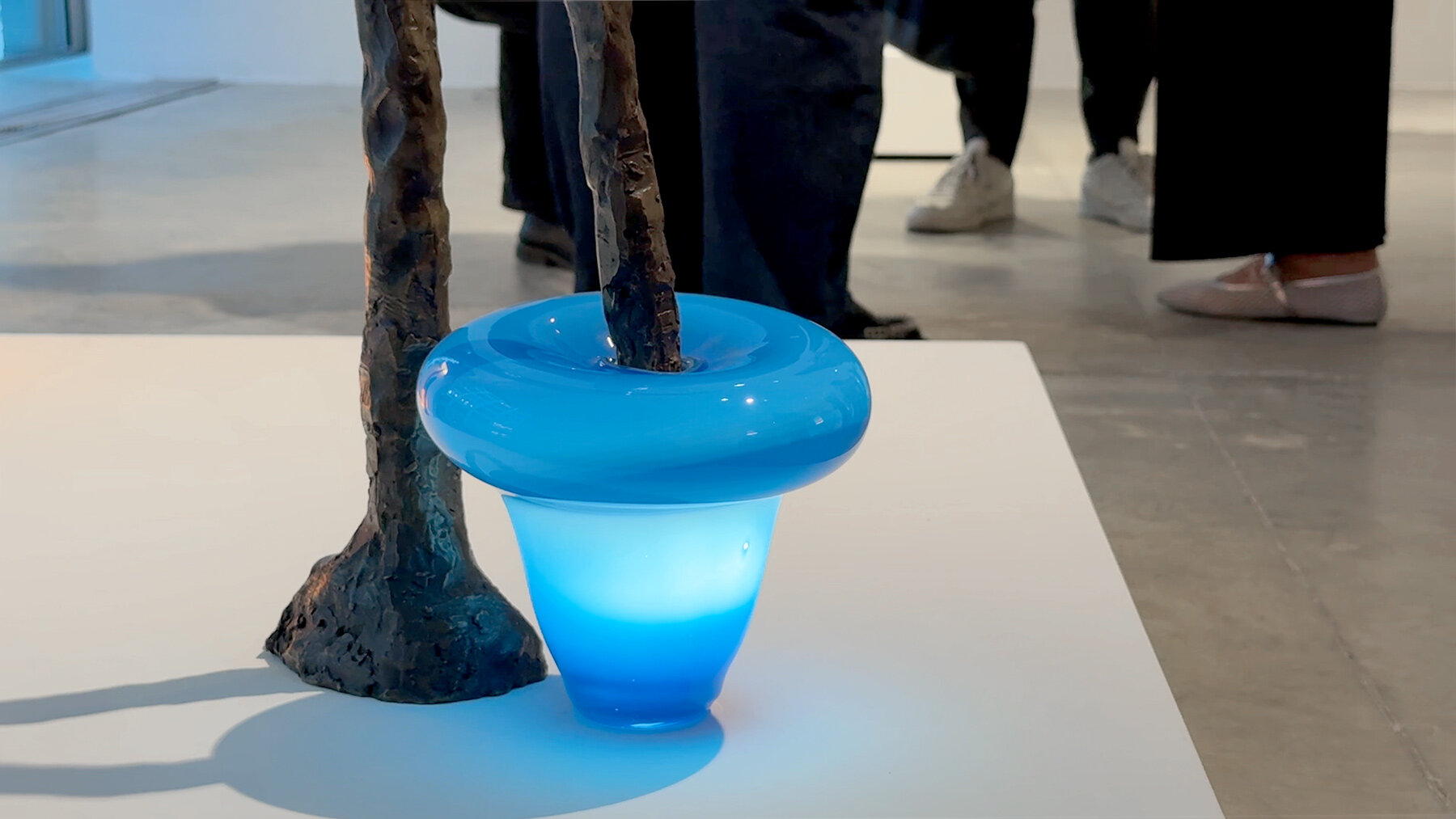 friedman-benda-dapollonio-its-all-a-big-mystery-and-its-good-to-be-here-exhibition-designboom-06a