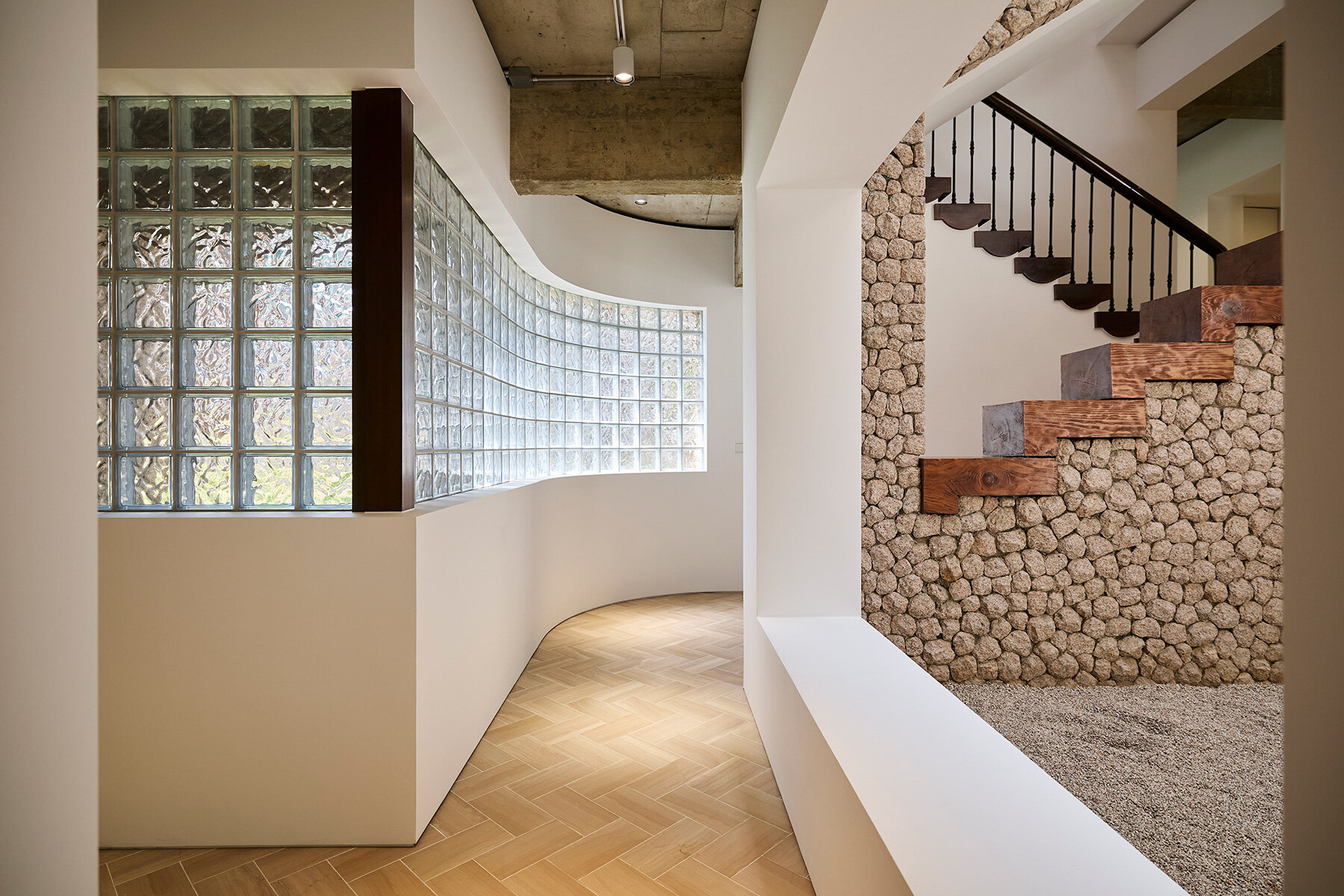 frieze-year-round-exhibition-space-seoul-rain-collecting-garden-installation-sanaa-designboom-large02