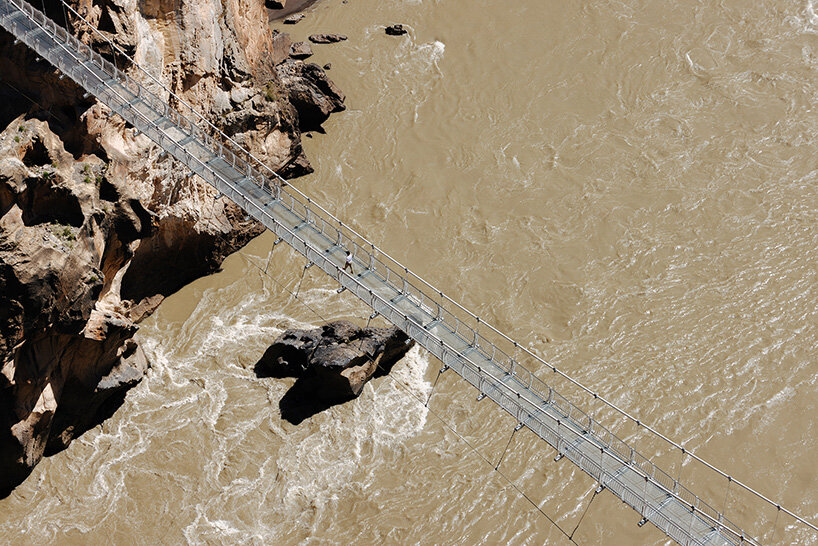 cantilevered glass walkway by archermit hovers 130 meters over tibet's canyon