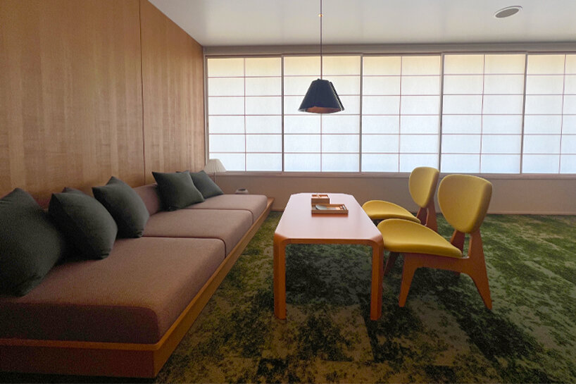 Huscunson revitaliza el ayuntamiento modernista a hoteles boutique y bibliotecas públicas en Japón