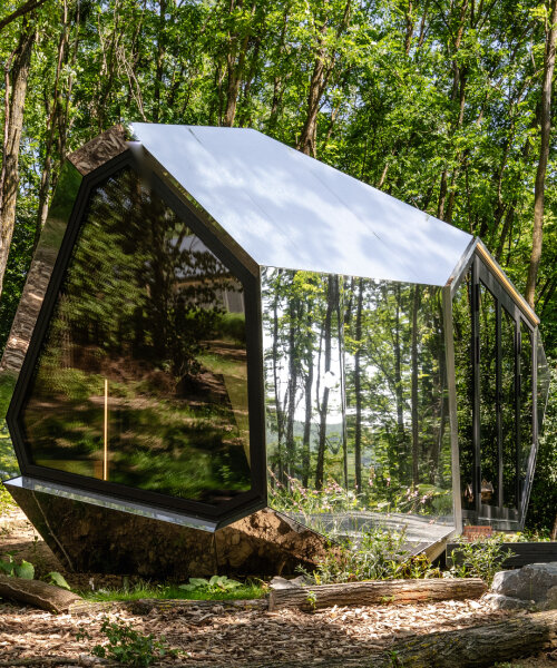 hello wood crafts PEBL grand, a rotatable and modular timber-made cabin with mirror facade