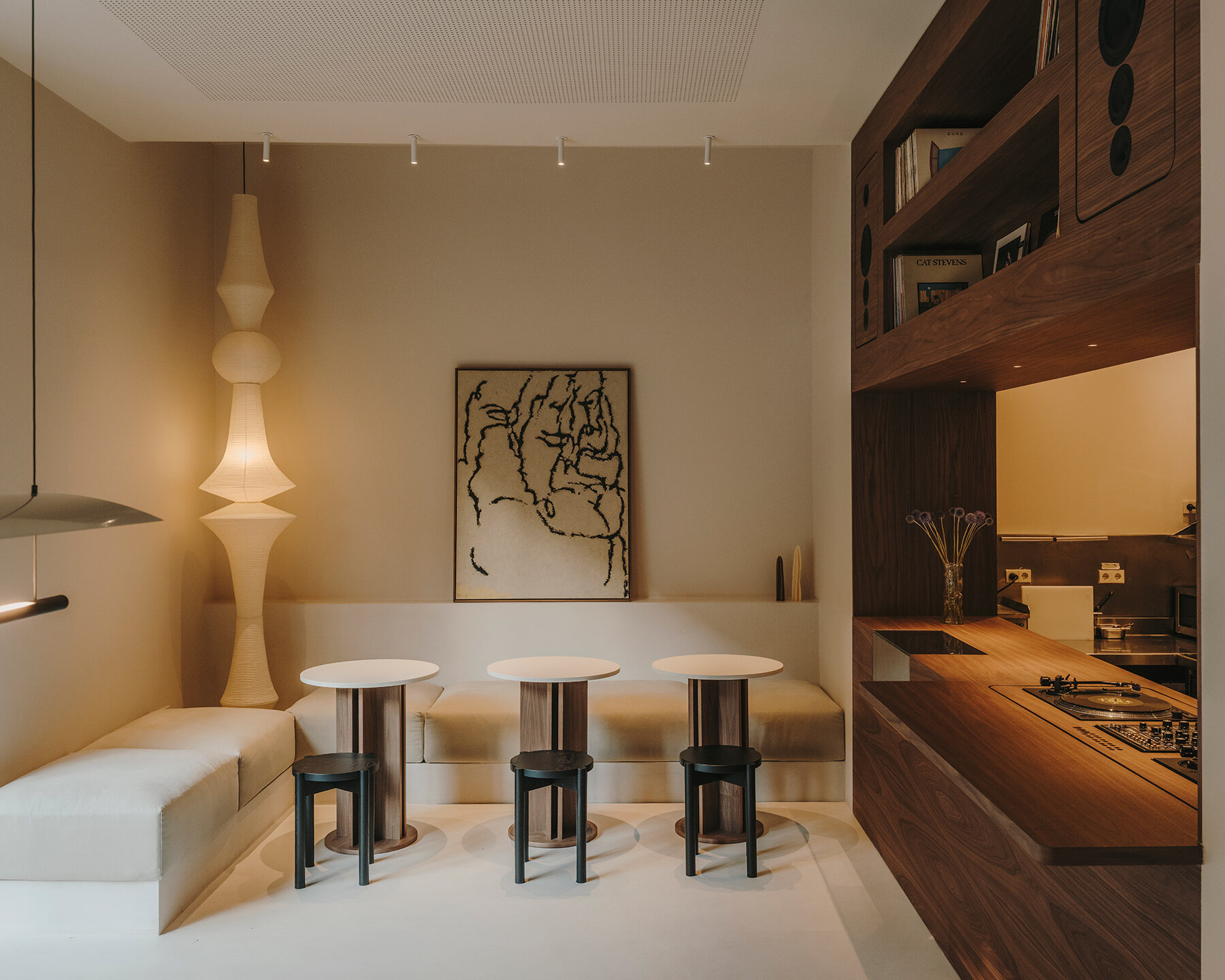 isern-serra-jac-hifi-cafe-barcelona-catalonia-salva-lopez-designboom-06a