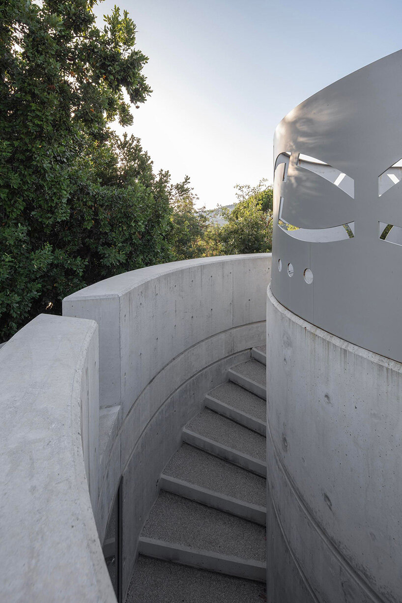 Retiro del Líbano bajo el techo de las esculturas