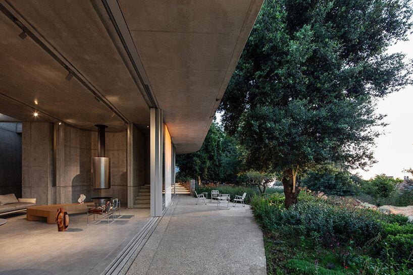 Retiro del Líbano bajo el techo de las esculturas