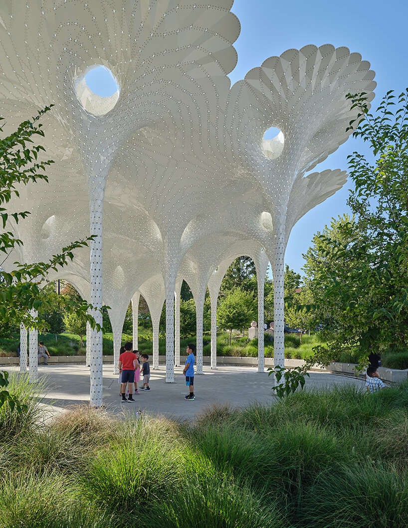 MARC FORNES / THEVERYMANY folds 6,665 aluminum parts into umbrella-like canopy