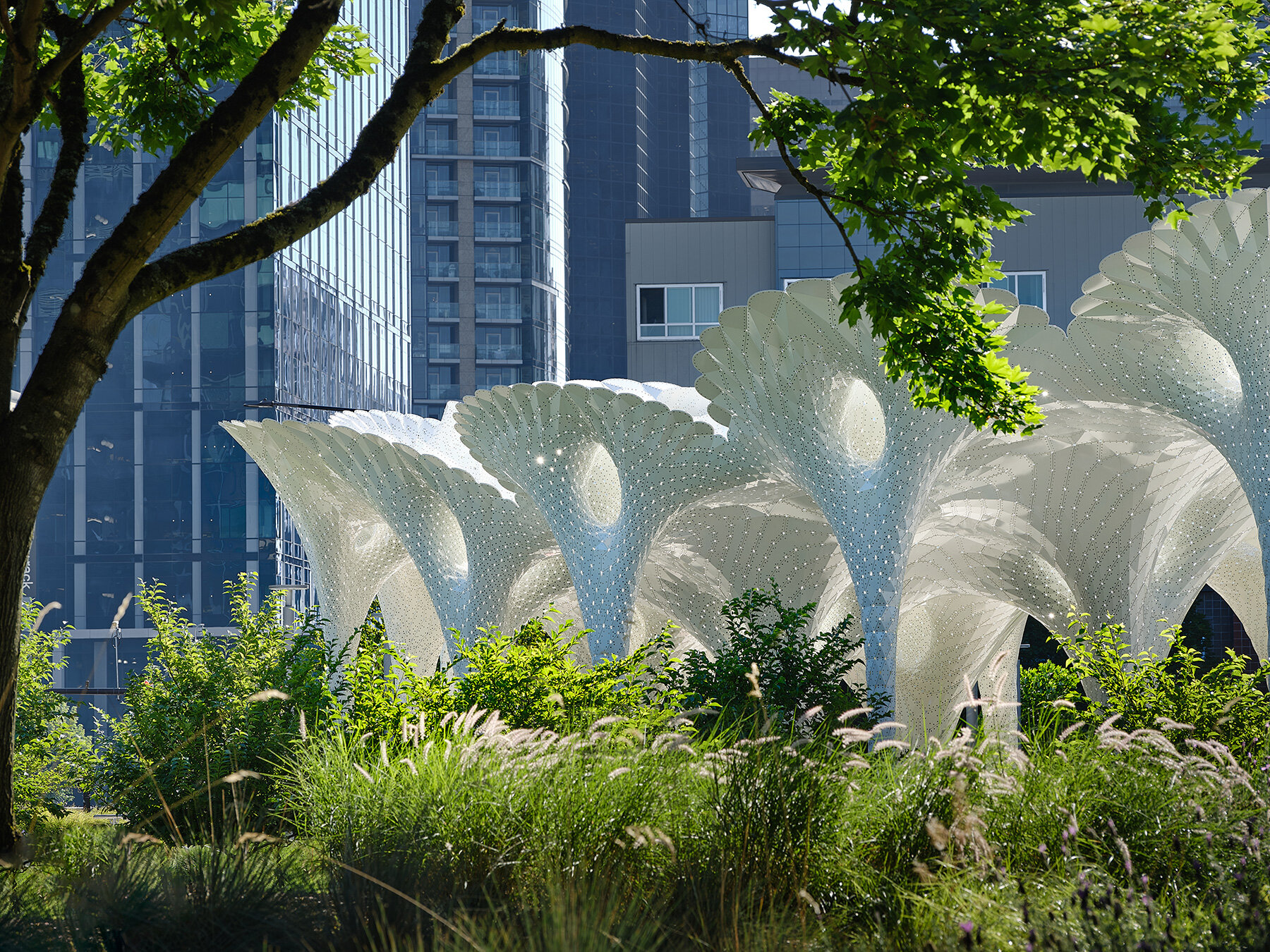 marc-fornes-theverymany-self-supported-aluminum-rotunda-washington-designboom-large01